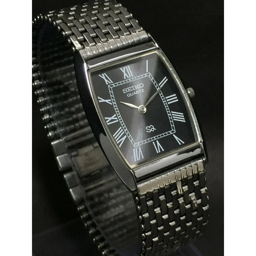 Vintage Style Seiko Quartz Mens Silver Watch & Black accents W/ Metal Strap